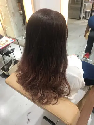 ロング カラー 磧本 祐里恵のヘアスタイル