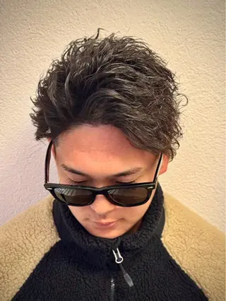 パーマ メンズ 塩崎 仁彦のヘアスタイル