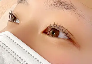 マツエク・マツパ 村岡 芽衣のヘアスタイル
