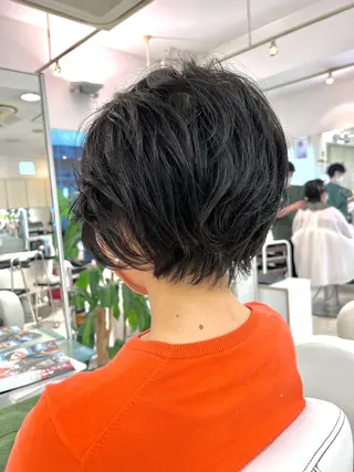 ショート パーマ 🍀似合わせカット /艶々カラー🫧八木のヘアスタイル