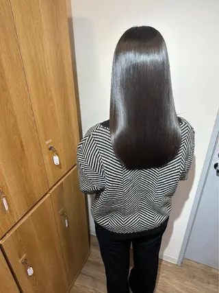 セミロング 新 心寧のヘアスタイル