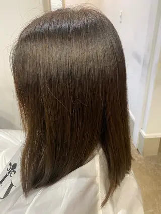 ミディアム カラー 沖田 舞衣のヘアスタイル