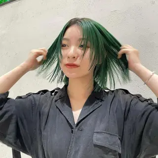 ミディアム カラー DEAN ISLA 大人レイヤーカットのヘアスタイル