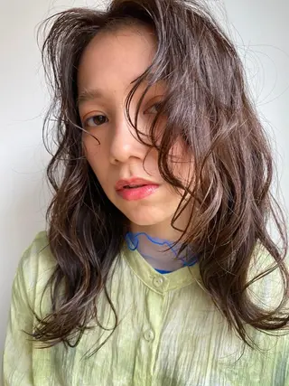 ミディアム カラー パーマ CEINE OURのヘアスタイル