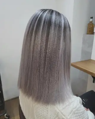 セミロング fand AKANE のヘアスタイル