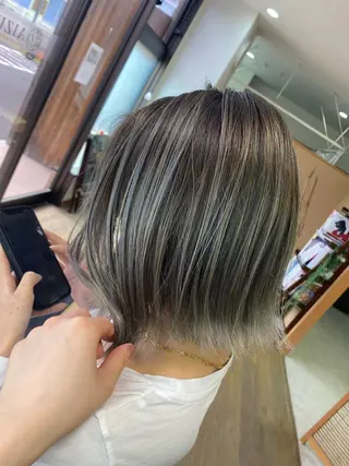 ショート カラー ブリーチカラー🫧 森　凪沙のヘアスタイル
