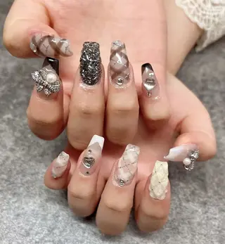 ネイル R inのネイルデザイン