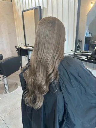 ロング カラー 森本 笑のヘアスタイル