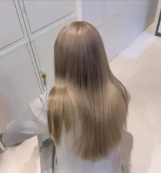 カラー ニトウ レイナのヘアスタイル