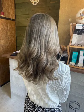 セミロング カラー uru" すずきさゆりのヘアスタイル