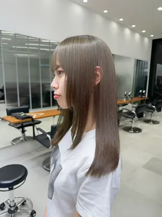 セミロング カラー ブリーチなし 寒色カラーのヘアスタイル
