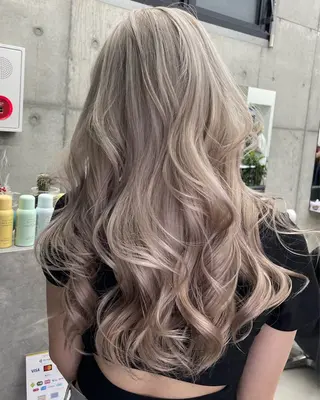 ロング カラー 岡留 愛美のヘアスタイル
