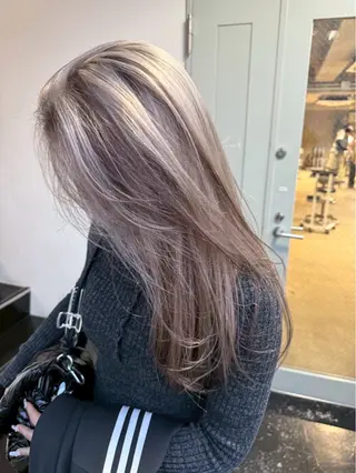 ロング hana /ハイトーンカラーのヘアスタイル