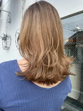 セミロング カラー 平 ちひろのヘアスタイル