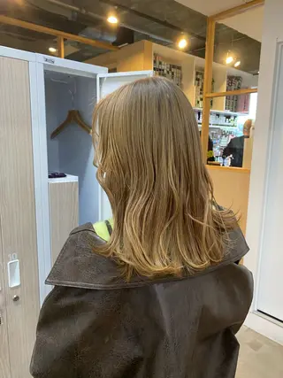 ミディアム シミズ アスカのヘアスタイル