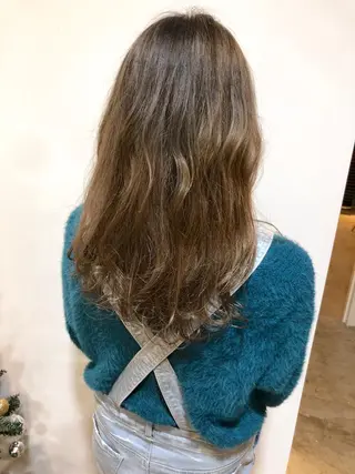 ロング カラー MIOベージュカラー 柔らかいカラーのヘアスタイル
