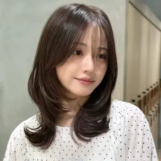 ミディアム カラー 髪質改善|透明 感カラー🩵レイヤーのヘアスタイル