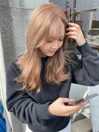 ロング カラー シモダ クルミのヘアスタイル