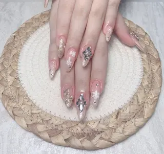 ネイル uu ネイルサロン関内🌼のネイルデザイン
