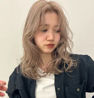 ミディアム カラー ハイトーン/ブリーチ 似合せカット/パーマのヘアスタイル