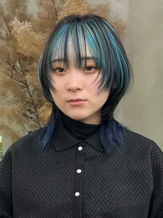 ミディアム カラー イツク ⚡️ ルーツ/ハイトーンのヘアスタイル
