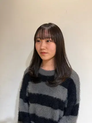 セミロング カラー 塩澤 榛奈のヘアスタイル