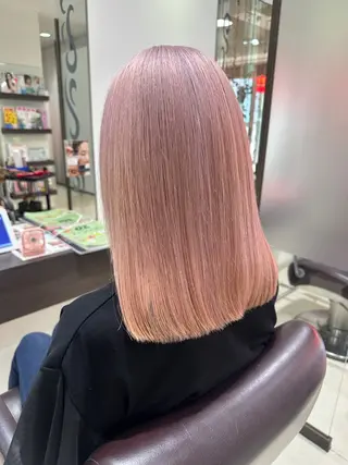 ミディアム レイヤー 艶々カラーのヘアスタイル