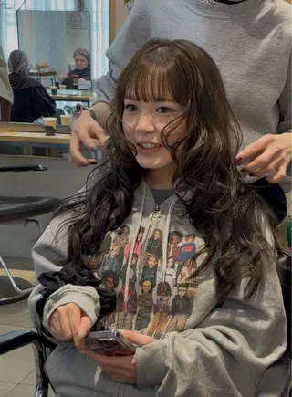 ロング カラー ミルクティー× グレージュMOMOのヘアスタイル