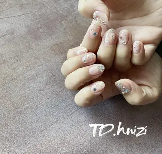 ミディアム めぐみのネイルサロン スタッフ練習のネイルデザイン