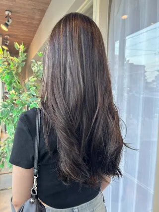 カラー 川筋 桃果のヘアスタイル