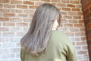 ロング カラー 松田 由貴のヘアスタイル