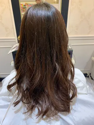 ロング 粟田 めぐみのヘアスタイル