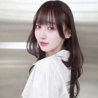ロング がわ/ハイレイヤー /ハイトーンカラーのヘアスタイル
