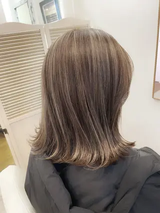 ミディアム カラー かわさき ともやのヘアスタイル