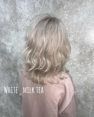 ミディアム カラー にしき さんのヘアスタイル