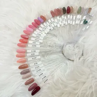 ネイル ビューティサロン 100+  ヒトミのネイルデザイン