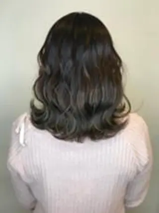 カラー セミロング Alushe艶髪・ 髪質改善のヘアスタイル