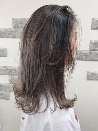 ミディアム カラー 薄田 珠美のヘアスタイル