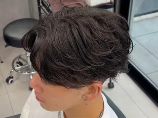 パーマ メンズ シャドウ/フェザー パーマメンズりつきのヘアスタイル