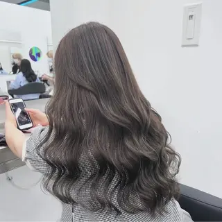 カラー 🪽ハイトーン🏹 ブリーチ🫧海志🍿のヘアスタイル