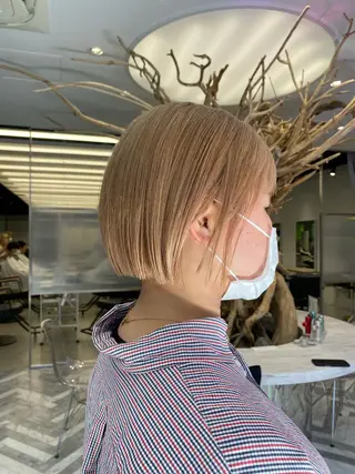 ミディアム 透け感ベージュ ／ミハルのヘアスタイル