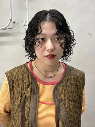 ショート パーマ レイヤー/ハッシュ /デザインカラーのヘアスタイル