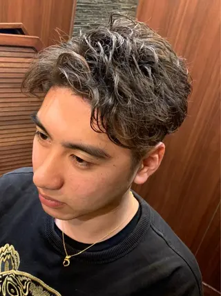ショート パーマ メンズ 羽木 隆徒のヘアスタイル