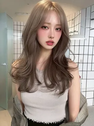 セミロング カラー 西 優衣奈のヘアスタイル