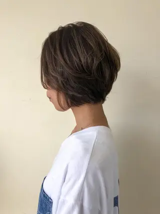ショート カラー 秋野 睦実のヘアスタイル