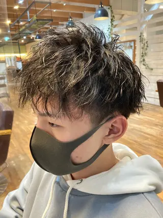 ショート パーマ メンズ 内村 純也のヘアスタイル