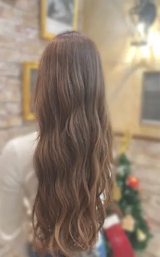 ロング カラー 栗林 萌々のヘアスタイル