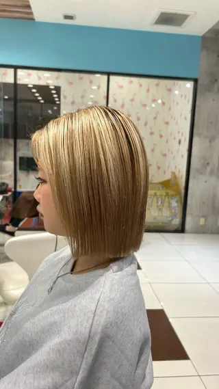 ショート ハイトーンカラー✨️ 艶カラー特化Amiのヘアスタイル