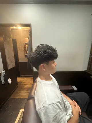 ミディアム パーマ メンズ ヒロ銀座　無料 フェード　細内のヘアスタイル