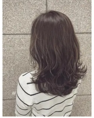 セミロング カラー パーマ 奥谷 美代子のヘアスタイル